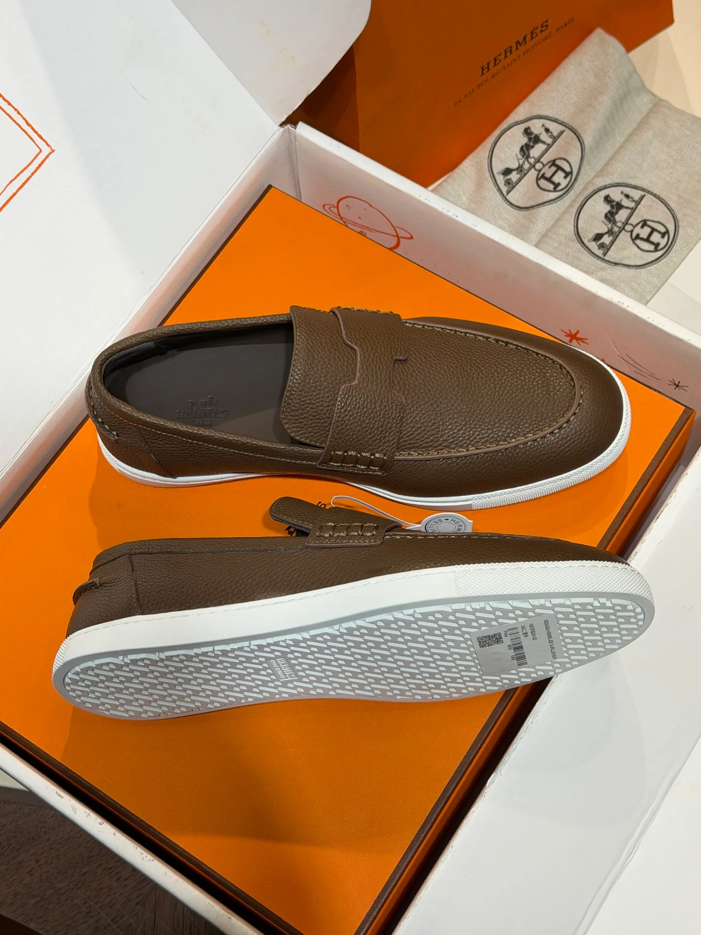【HERMES】Top P:800💰-Size: 39-44 (38.45. Customized) H Home Freesstyle Men's Loafers Calfskin and Epsom Heritage calfskin high-top sports shoes, the soles are decorated with saddle stud buckle patterns, creating a modern urban style. Imported cowhide + cowhide lining + customized TPU outsole.
